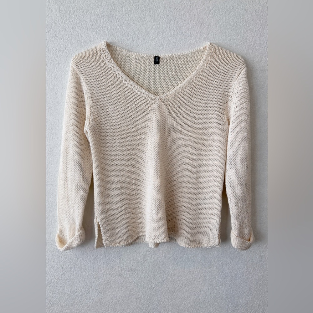 H&M Cream V-Neck Cropped Knit Sweater Size 2